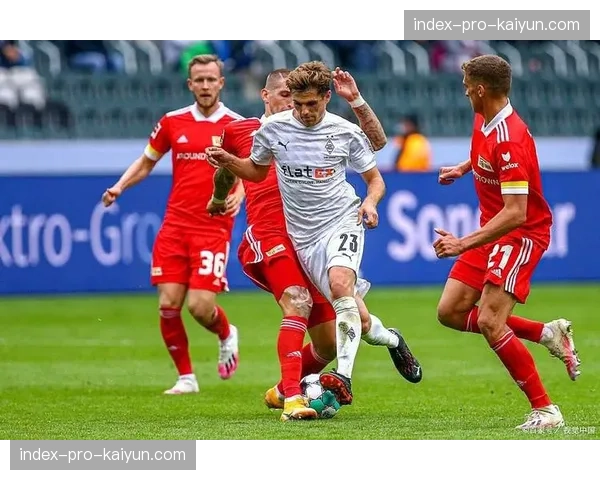 数据前瞻:弗赖堡主场对阵门兴,历史交锋揭示的控球与反击模式 数据前瞻:弗赖堡主场对阵门兴,历史交锋揭示的控球与反击模式