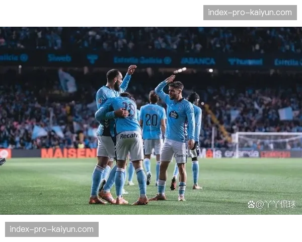 关键瞬间:VAR长时间介入,判定里昂进球越位在先引发主场球迷不满